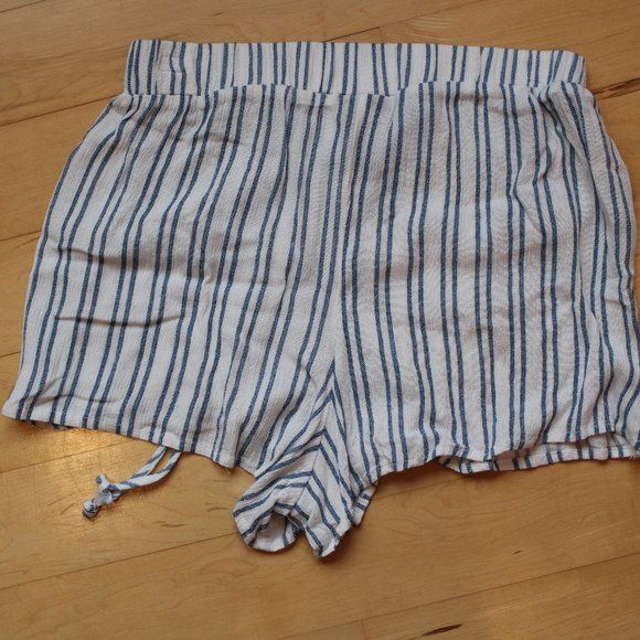 Summer Shorts - Picture 2 of 3